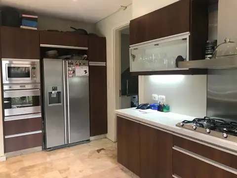 Casa en Alquiler con 1 cochera