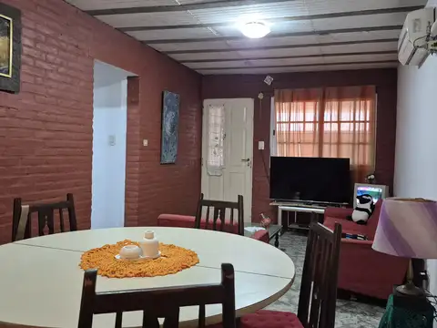 Casa 4 ambientes con 1 baño