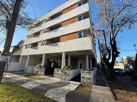 Departamento de 3 ambientes con cochera en Quilmes
