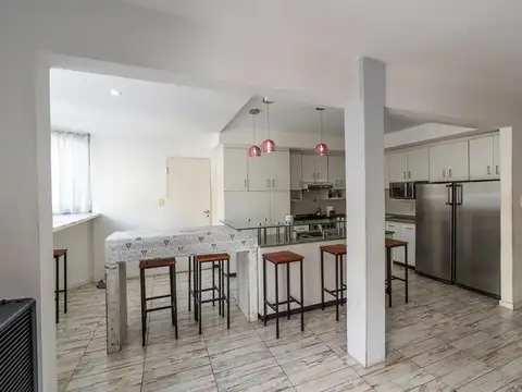 Casa 5 ambientes con 3 baños