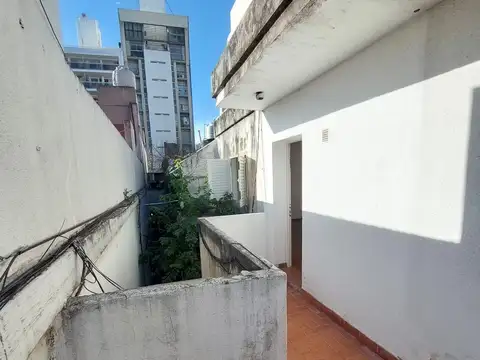 Departamento de pasillo de 1 Dormitorio en Alquiler.