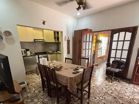Casa 5 ambientes con 3 baños