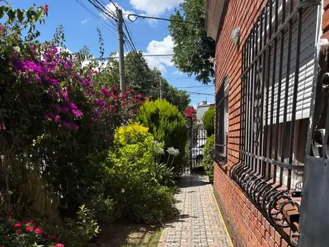 Casa en Alquiler en Alberdi, $ 1.400.000