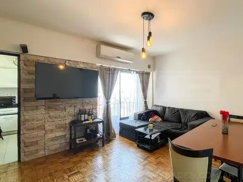 Avenida Maipu  al 1600, entre Arenales y Libertad