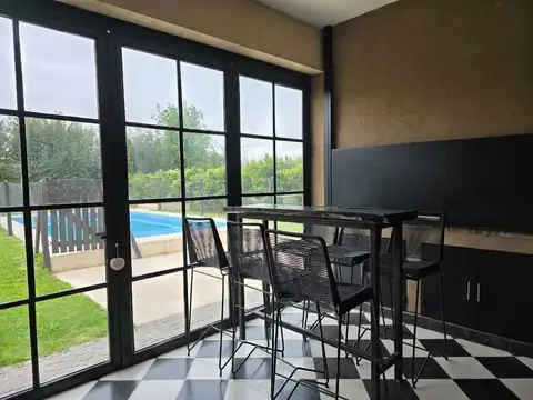 Casa en Alquiler Temporal con 3 cocheras