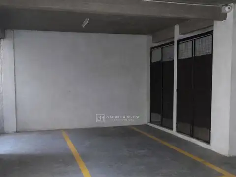 Cochera  en Venta cubierta con baulera y cámara de seguridad en Zona Centro, Caseros