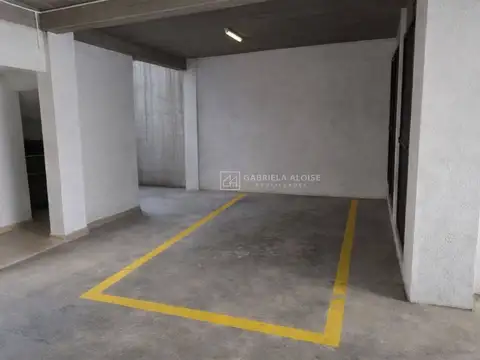 Cochera  en Venta cubierta con baulera y cámara de seguridad en Zona Centro, Caseros