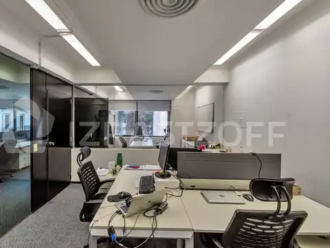 Oficina Monoambiente con 4 baños