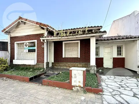 Chalet en Castelar Norte – Oportunidad para Reciclar