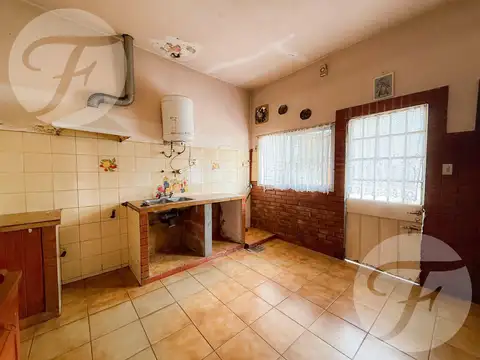 Chalet en Castelar Norte – Oportunidad para Reciclar