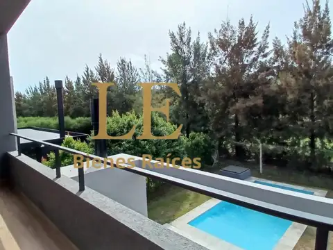 Casa en Venta con 4 cocheras
