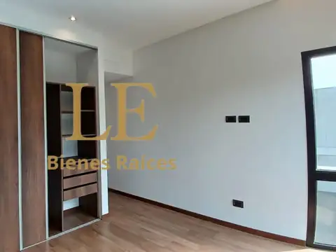 Casa 7 ambientes con 6 baños