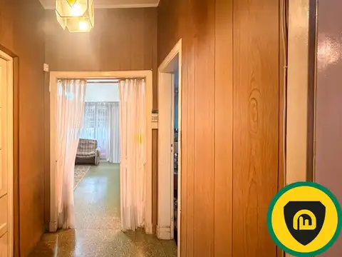 Casa 4 ambientes con 2 baños