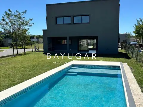 Casa 4 ambientes con 2 baños
