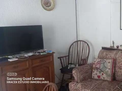 Venta departamento tipo casa, todos los servicios. A tan solo 4 cuadras de la estación Ituzaingó.