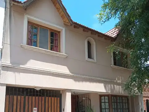 CHALET EN VENTA MORON CENTRO