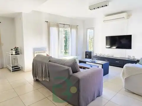 Casa 5 ambientes con 3 baños