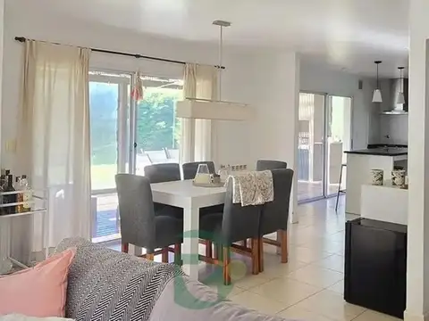 Casa en Venta con 4 cocheras