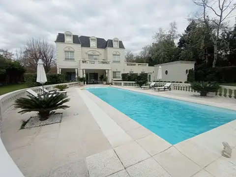 Venta Exclusiva Casa en Altos del Pilar