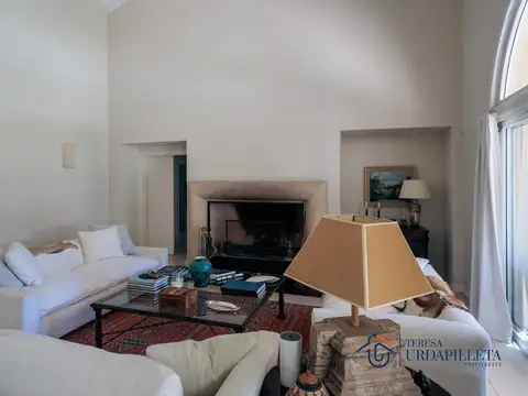 Casa en venta en Martindale C.C.,  con gran suite principal- Pte Perón 2375
