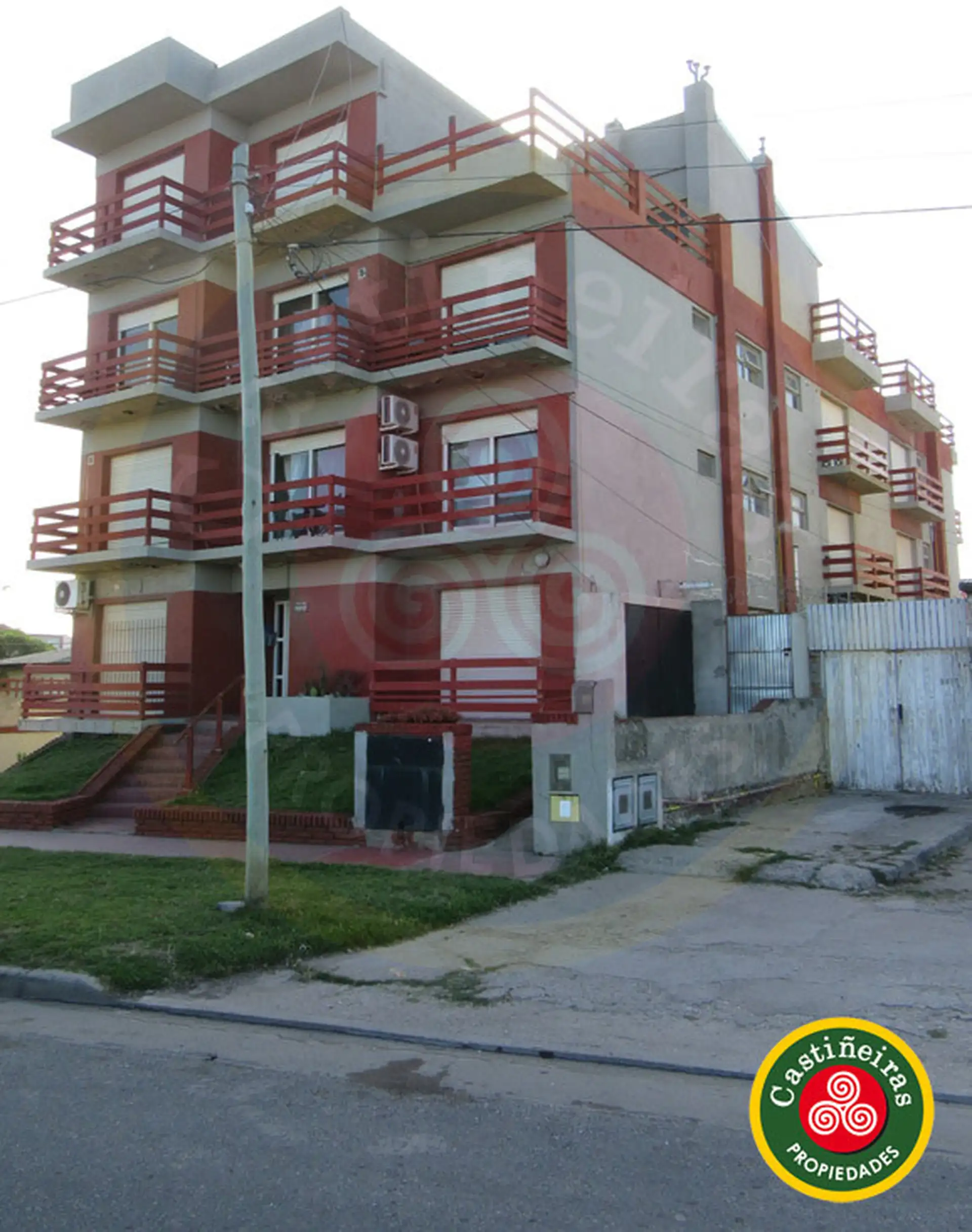 Venta - Amplio Departamento Monoambiente y 1/2 con Balcón y Vista Al MAR