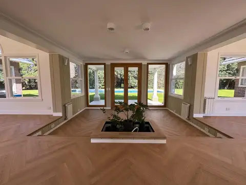 Casa en Venta con 4 cocheras