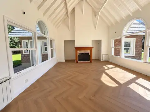 Casa en Venta con 4 cocheras