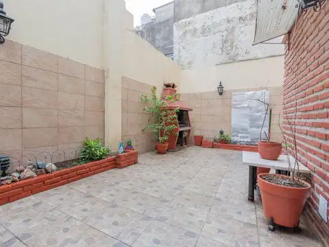 DEPTO TIPO PH EN PB VENTA 2 AMB V GRAL MITRE PATIO