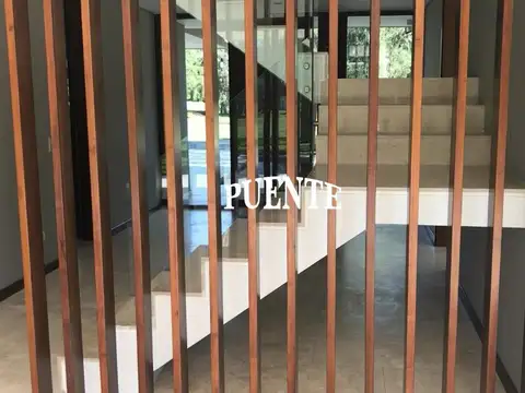 Casa de Diseño en  Saint Thomas Este
