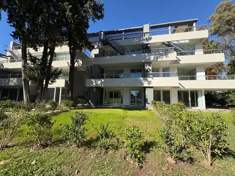 Departamento en Bosque Pilar en planta baja con jardín propio