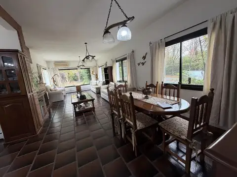 Casa 5 ambientes con 3 baños