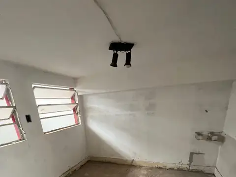 local 3,20x13 con vivienda 2 amb coc bño y deposito
