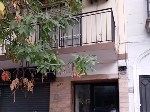 Villa Urquiza Olazabal 5600 departamento contra frente con balcón 3 ambientes contra frente con balcón cocina separada baño completo lavadero independiente superficie total.69,60 . Aire acondicionado .