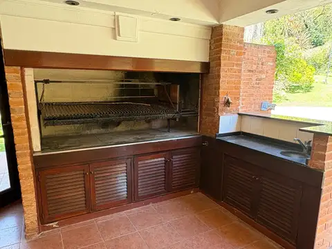 Casa 6 ambientes con 5 baños