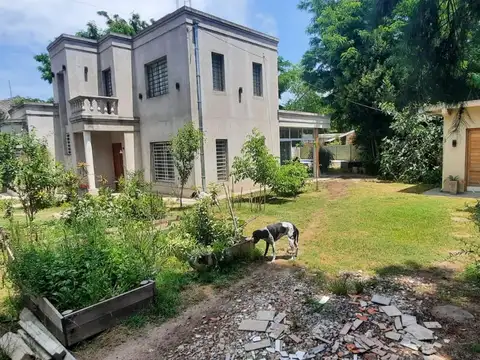 Casa en Venta con 3 cocheras