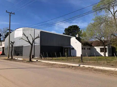 En Valeria del mar | Galpón depósito + locales - A1