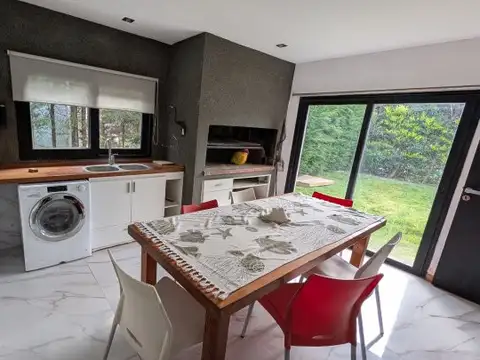Casa 6 ambientes con 3 baños