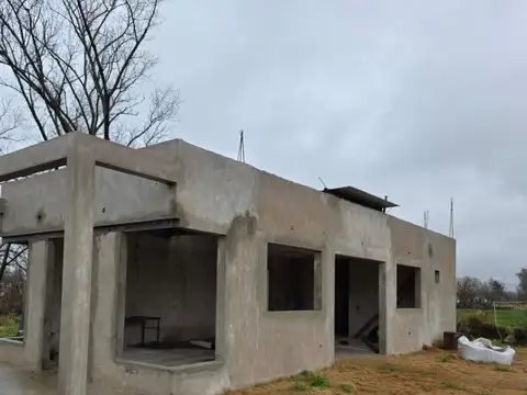 Venta Lote con Casa en construcción y pileta en Cañuelas
