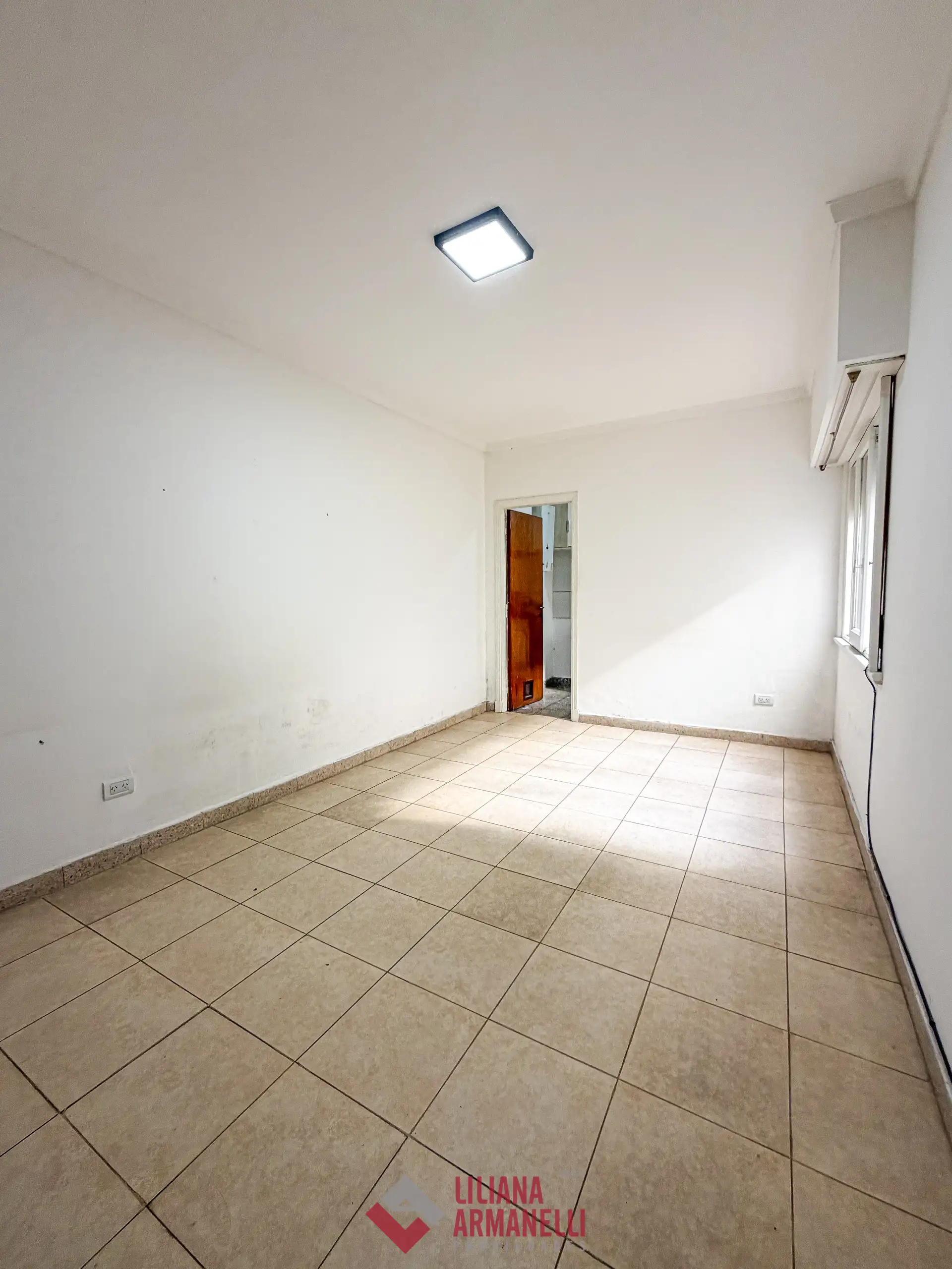 Depto 1 ambiente, 25m² con cochera cubierta — Centro