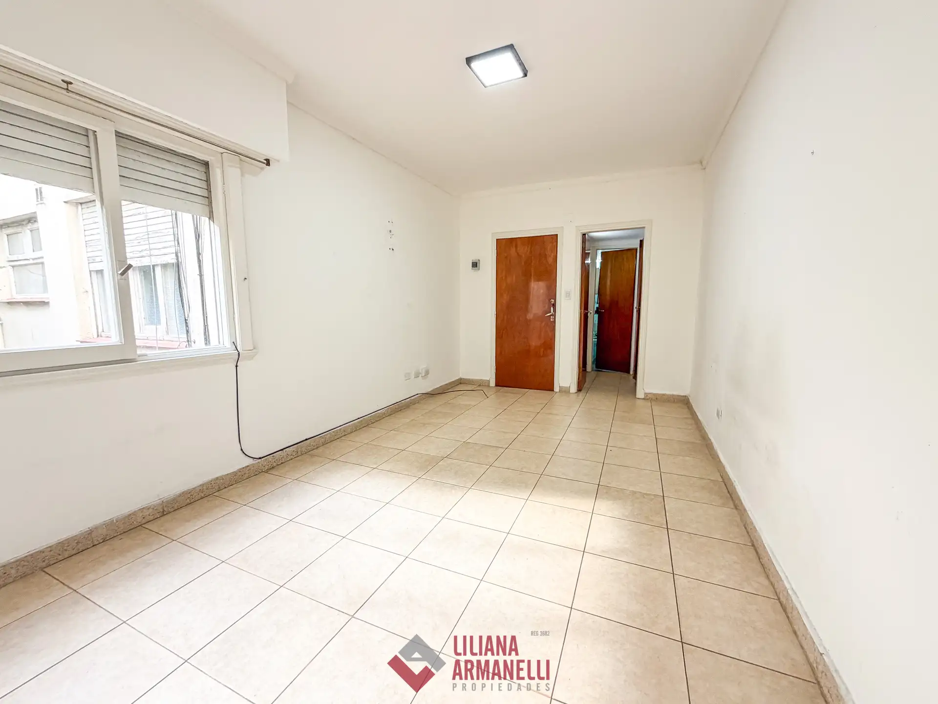 Depto 1 ambiente, 25m² con cochera cubierta — Centro