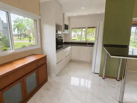 Casa en Alquiler de 3 dormitorios