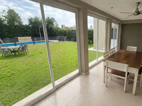 Casa 6 ambientes con 3 baños