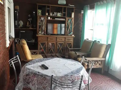 Casa 5 ambientes con 4 baños