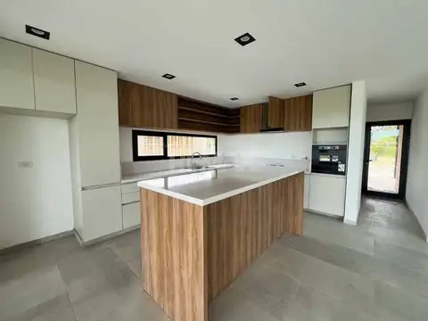 Casa en Alquiler en Plottier, USD 4.000