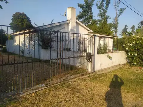 Casa en venta - 2 Dormitorios 2 Baños - Cochera - 2.315Mts2 - Exaltación de la Cruz