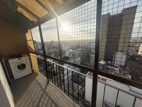 DEPARTAMENTO EN VENTA 4 AMBIENTES CON BALCON MUY LUMINOSO- PERMUTA .