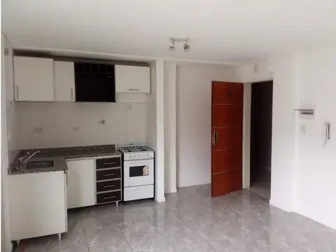 MUY BUEN MONOAMBIENTE EN EXCELENTE UBICACIÓN