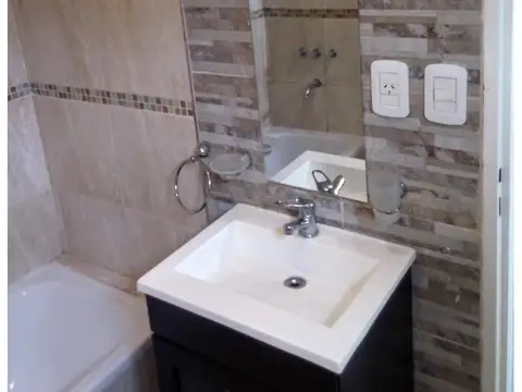 Departamento en Alquiler en Remedios de Escalada, $ 380.000