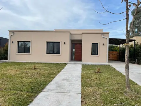 Casa en  alquiler Barrio san Eduardo 238 Pilar del Este