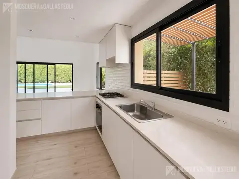 Casa 4 ambientes con 2 baños